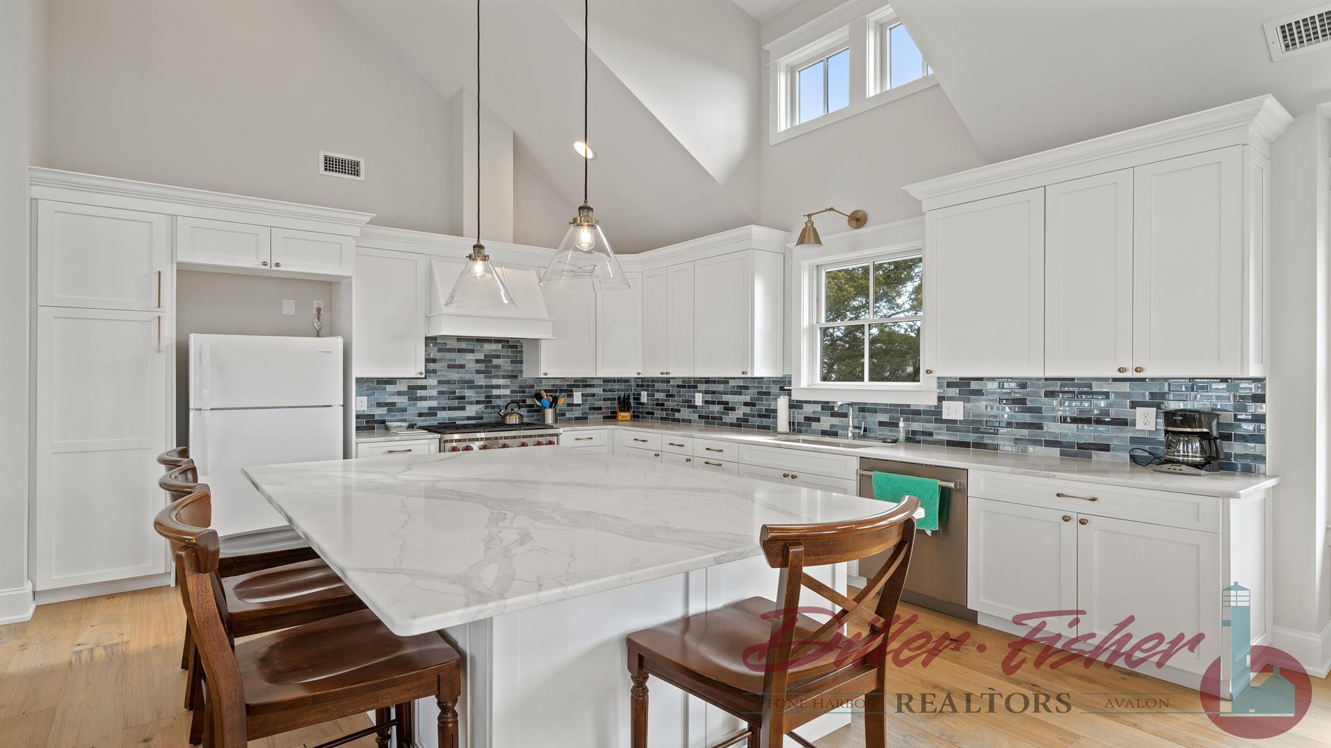 9901 Second Avenue, Stone Harbor (Mid-Island)