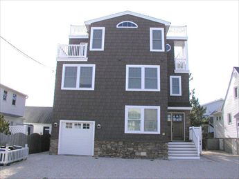 22 E New York Avenue (84th St), Brighton Beach