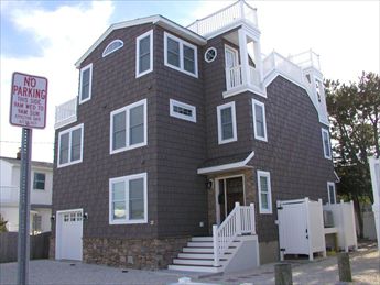 22 E New York Avenue (84th St), Brighton Beach (Ocean Side)