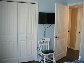 22 E New York Avenue (84th St), Brighton Beach (Ocean Side)