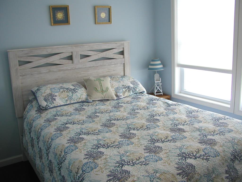 22 E New York Avenue (84th St), Brighton Beach (Ocean Side)