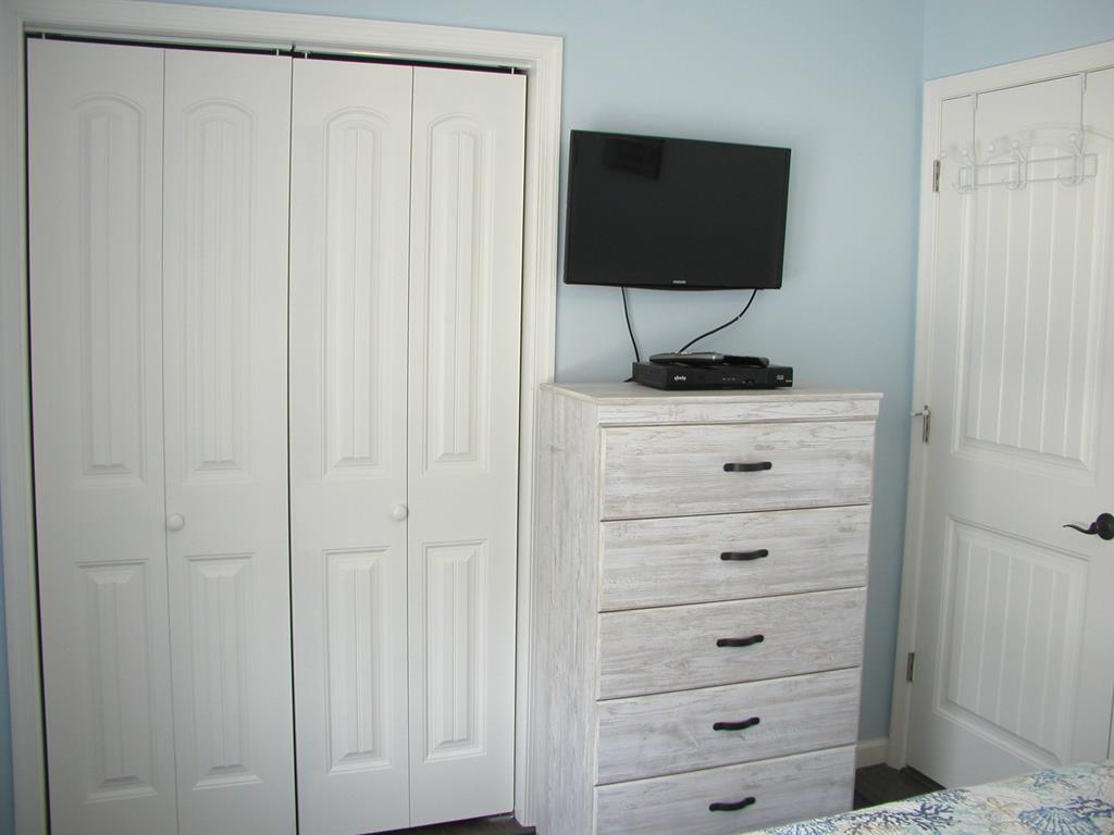 22 E New York Avenue (84th St), Brighton Beach (Ocean Side)