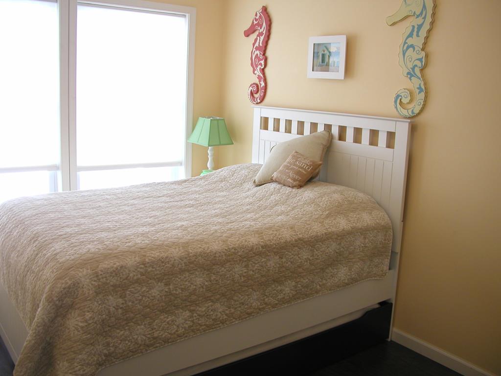 22 E New York Avenue (84th St), Brighton Beach (Ocean Side)