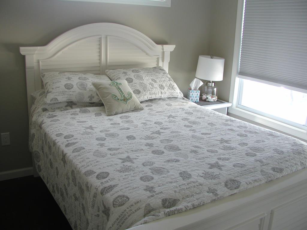 22 E New York Avenue (84th St), Brighton Beach (Ocean Side)