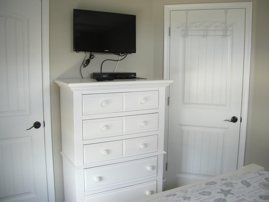 22 E New York Avenue (84th St), Brighton Beach (Ocean Side)