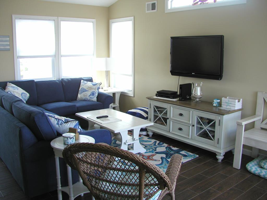 22 E New York Avenue (84th St), Brighton Beach (Ocean Side)