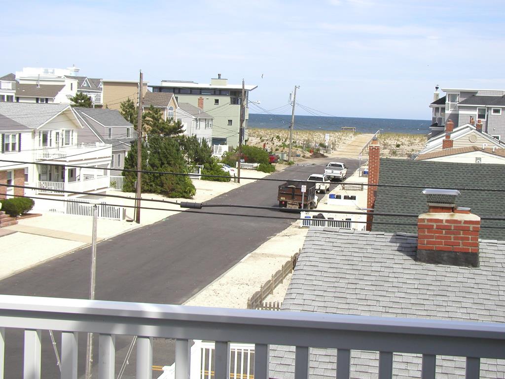 22 E New York Avenue (84th St), Brighton Beach (Ocean Side)