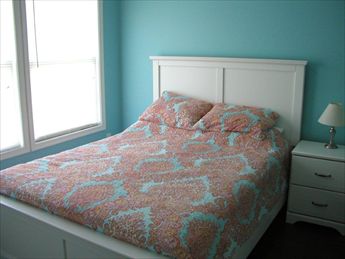 22 E New York Avenue (84th St), Brighton Beach (Ocean Side)