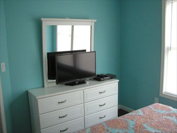 22 E New York Avenue (84th St), Brighton Beach (Ocean Side)