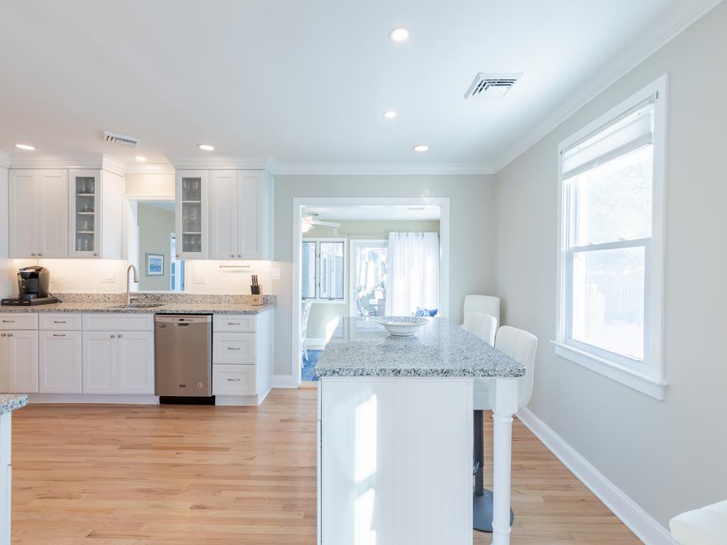 Classic Beach Cottage | Photo 22