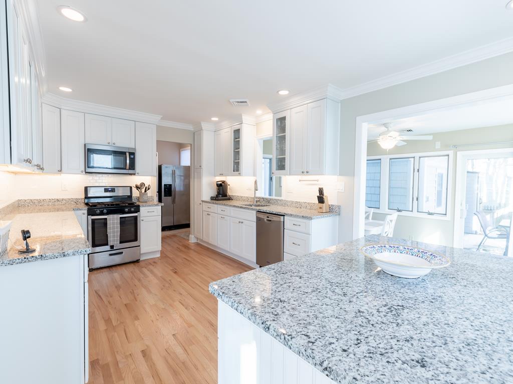 Classic Beach Cottage | Photo 23