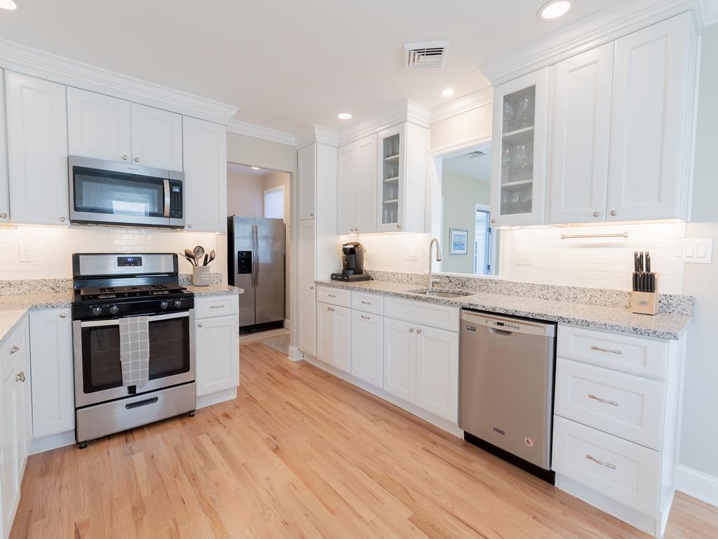 Classic Beach Cottage | Photo 26