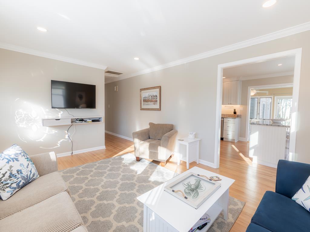 Classic Beach Cottage | Photo 11