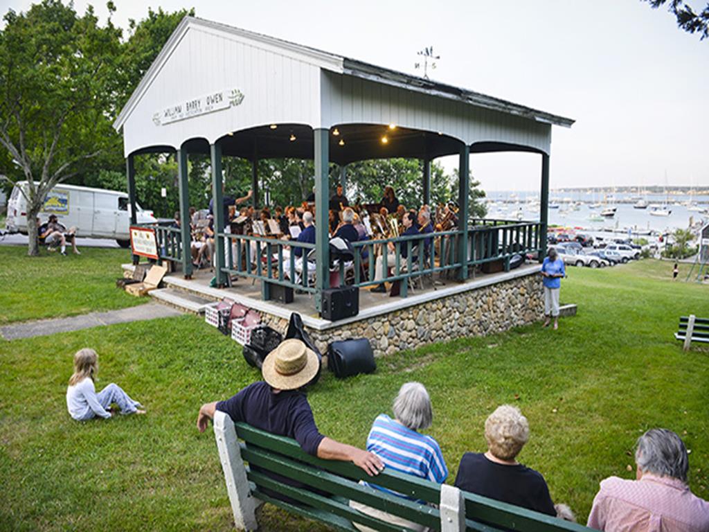 82 Skiff Avenue, Vineyard Haven, MA 02568, Residential