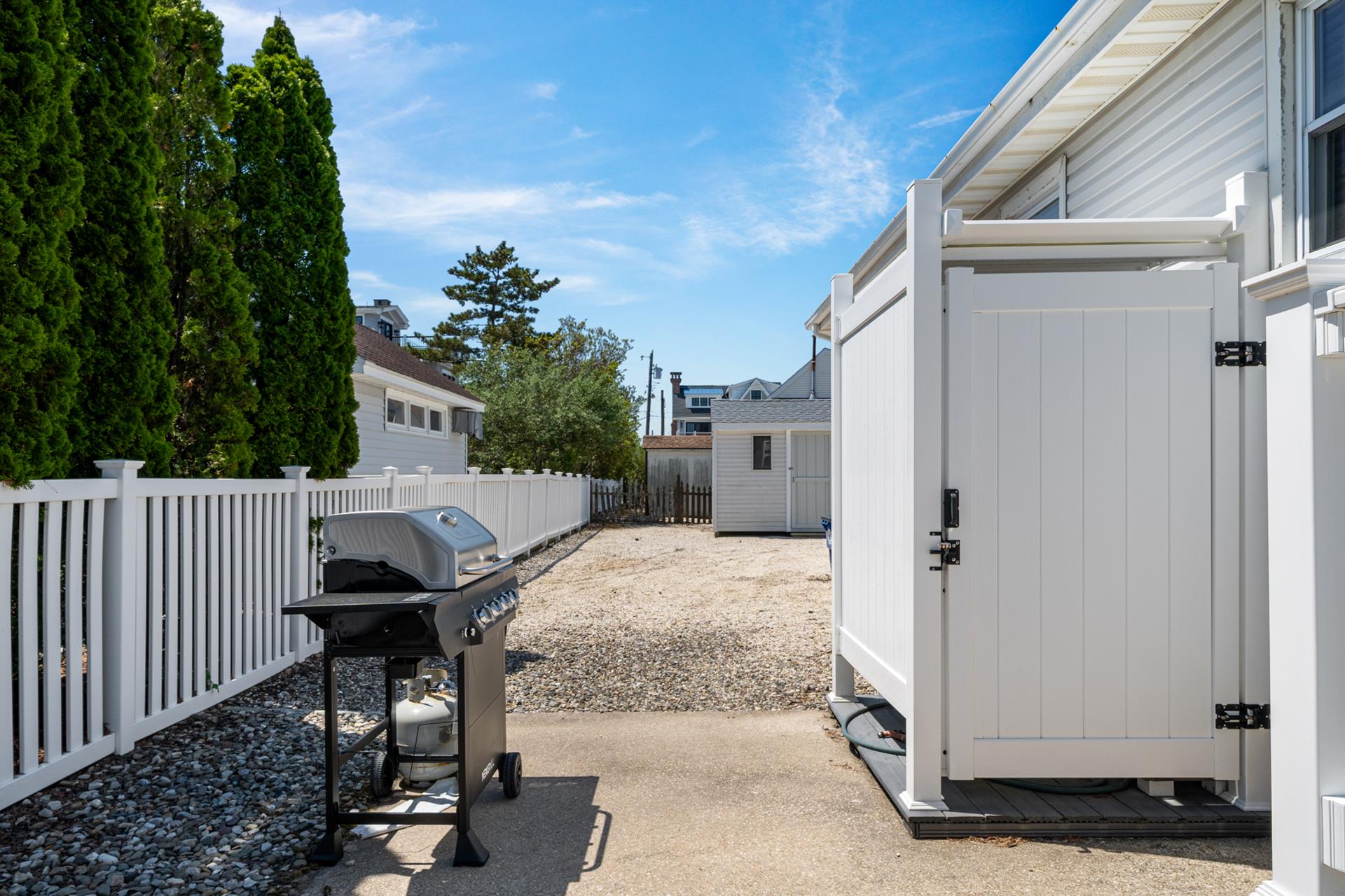 206 42nd Street, Avalon (Mid-Island)