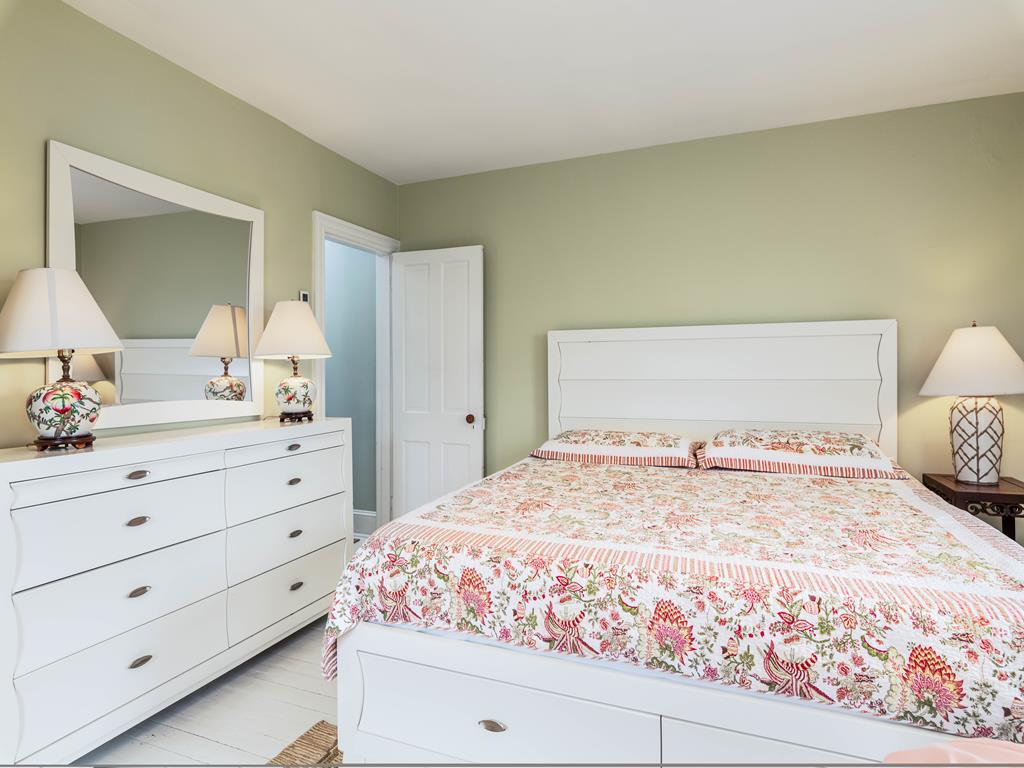 Pet Friendly Victorian Townhome | Photo 14