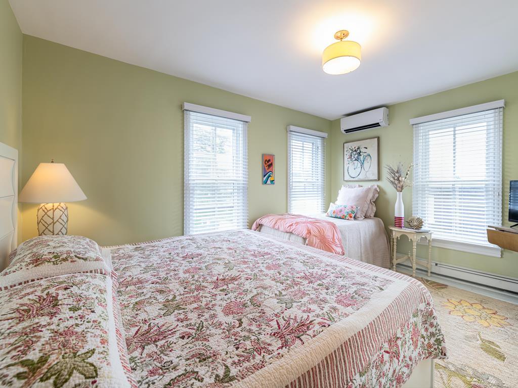 Pet Friendly Victorian Townhome | Photo 15