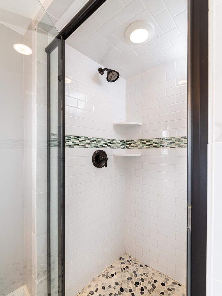 Pet Friendly Victorian Townhome | Photo 18