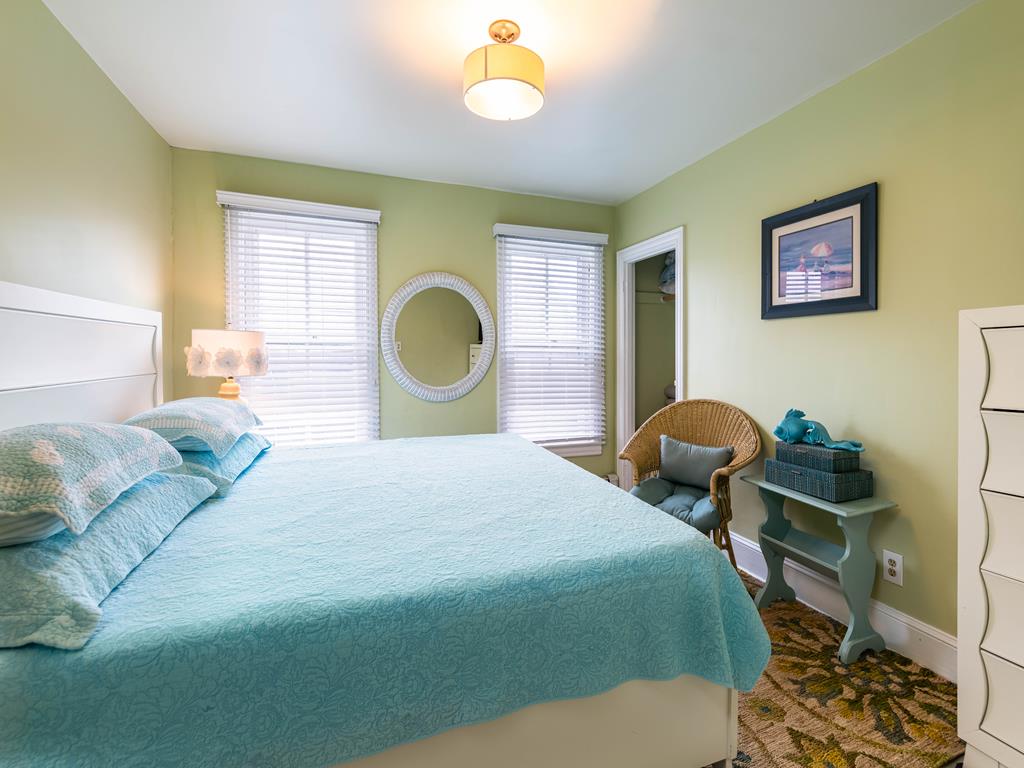 Pet Friendly Victorian Townhome | Photo 19