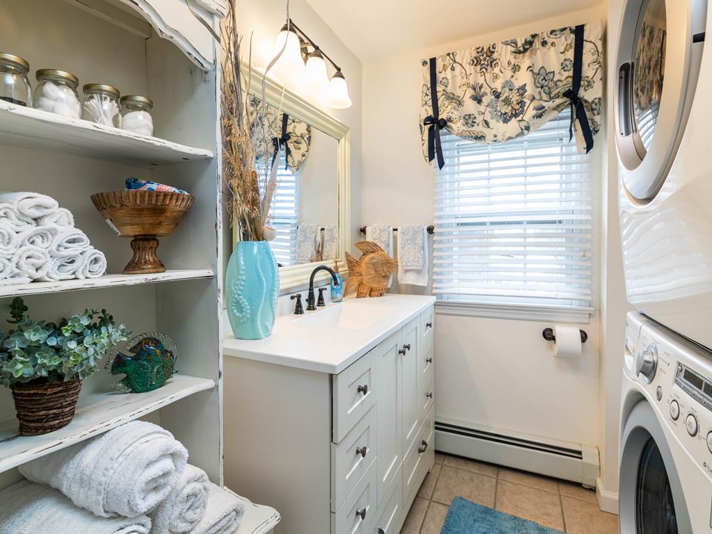 Pet Friendly Victorian Townhome | Photo 24