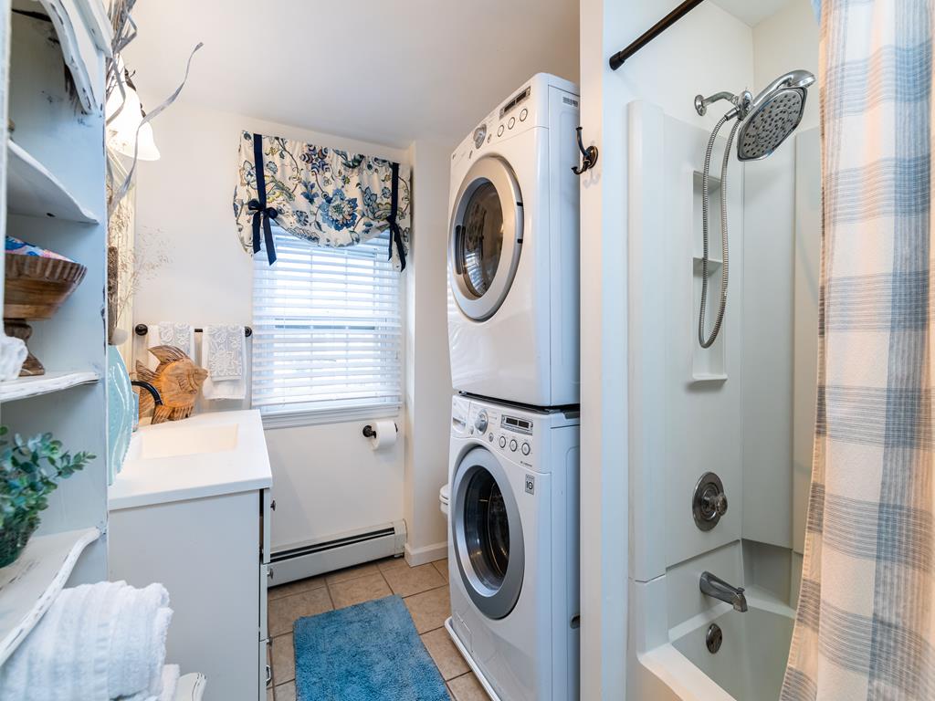 Pet Friendly Victorian Townhome | Photo 25