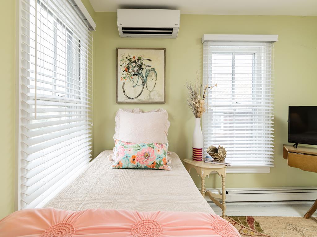 Pet Friendly Victorian Townhome | Photo 26