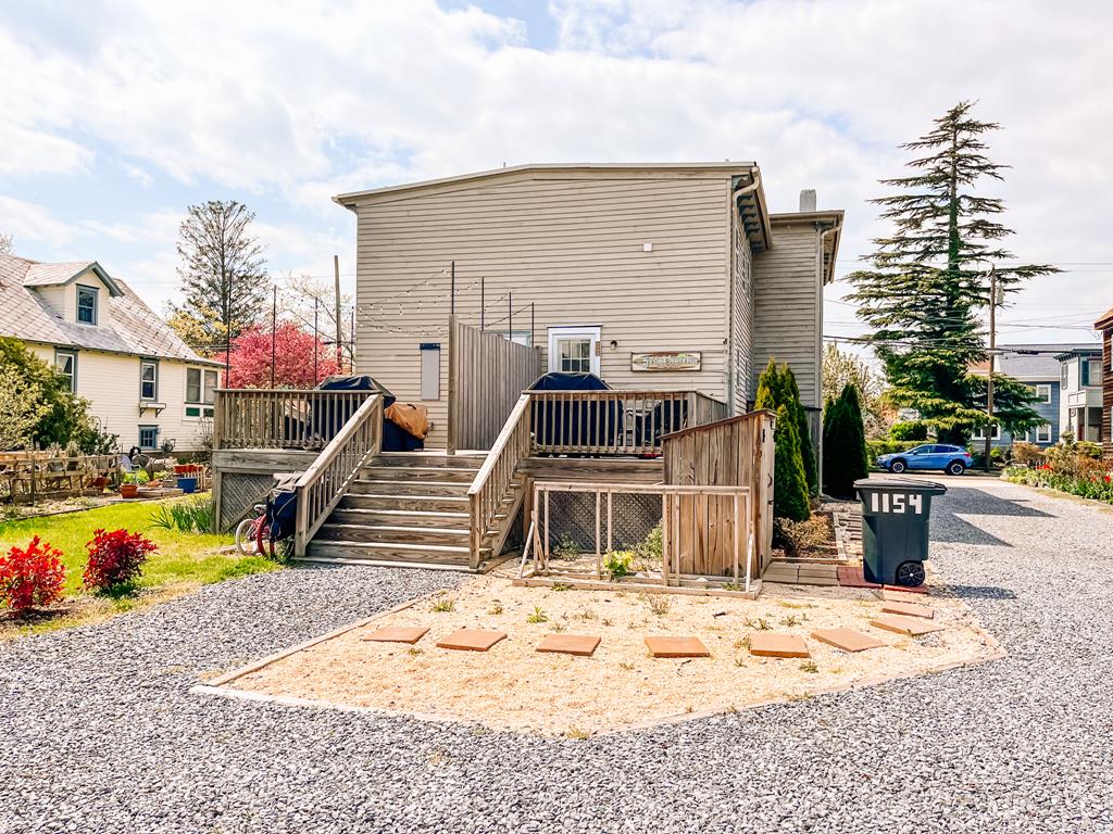 Pet Friendly Victorian Townhome | Photo 27