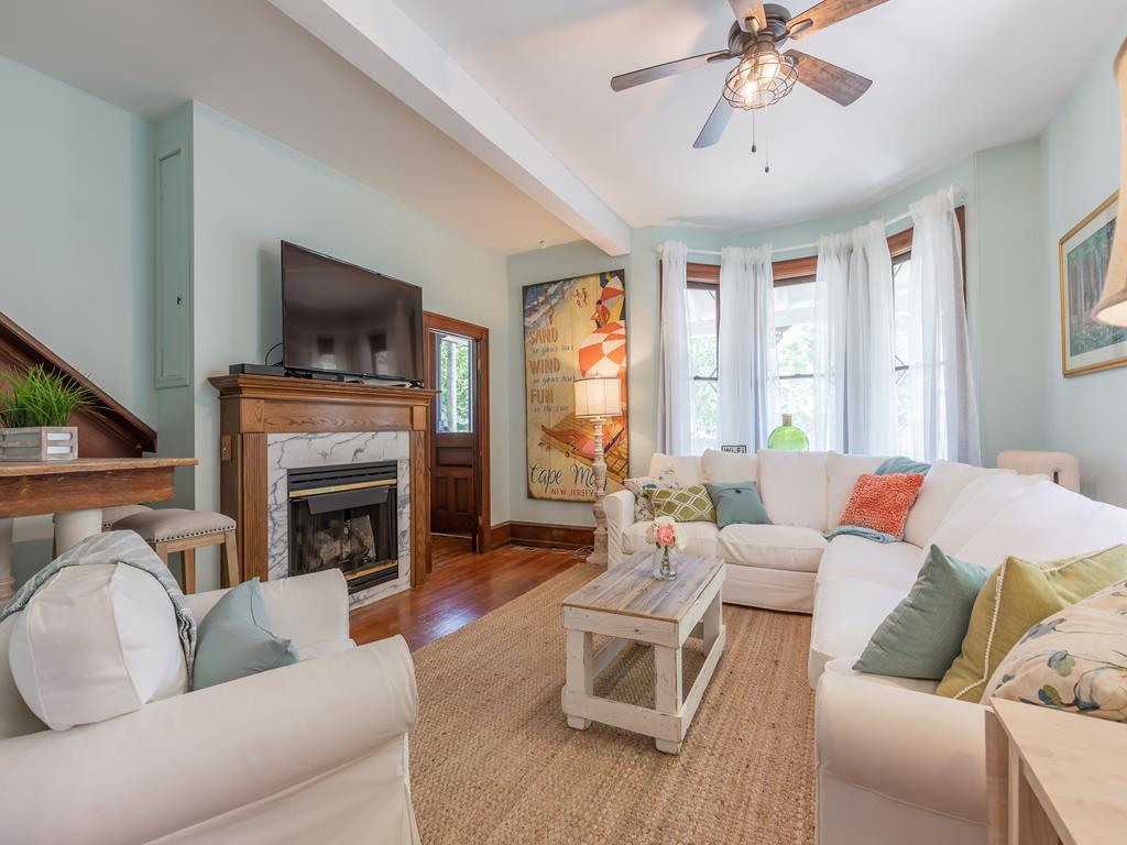 627 Hughes Street - 8 Beds/4 Baths - Whole House | Photo 4