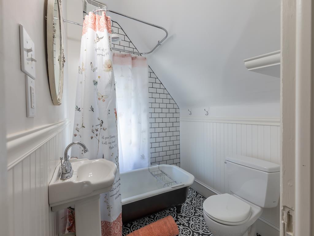 627 Hughes Street - 8 Beds/4 Baths - Whole House | Photo 31