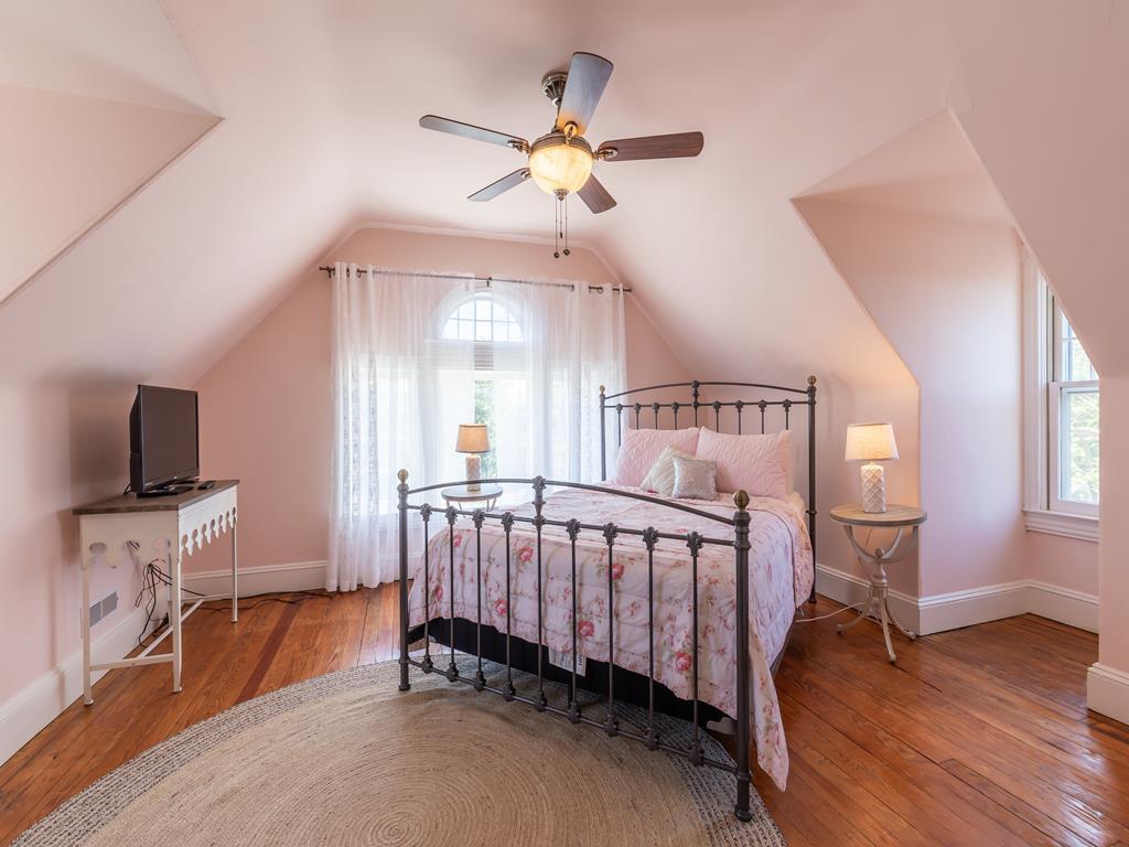 627 Hughes Street - 8 Beds/4 Baths - Whole House | Photo 32