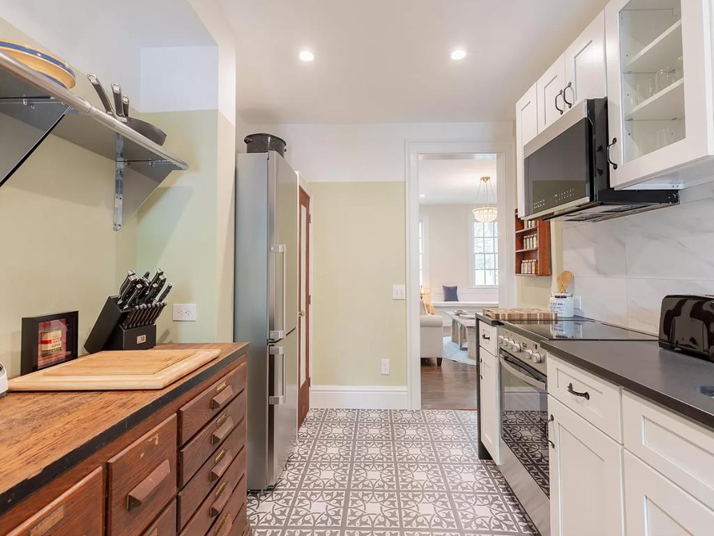 678 Washington Street | Photo 12