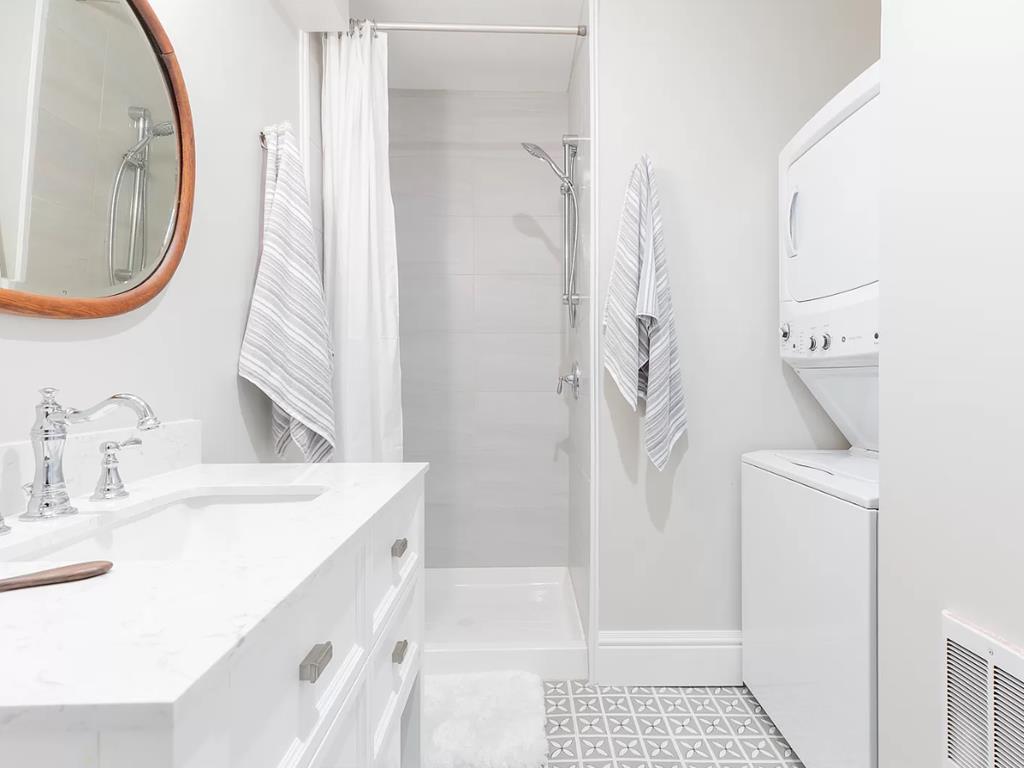 678 Washington Street | Photo 14