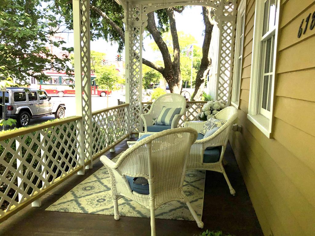 678 Washington Street | Photo 18