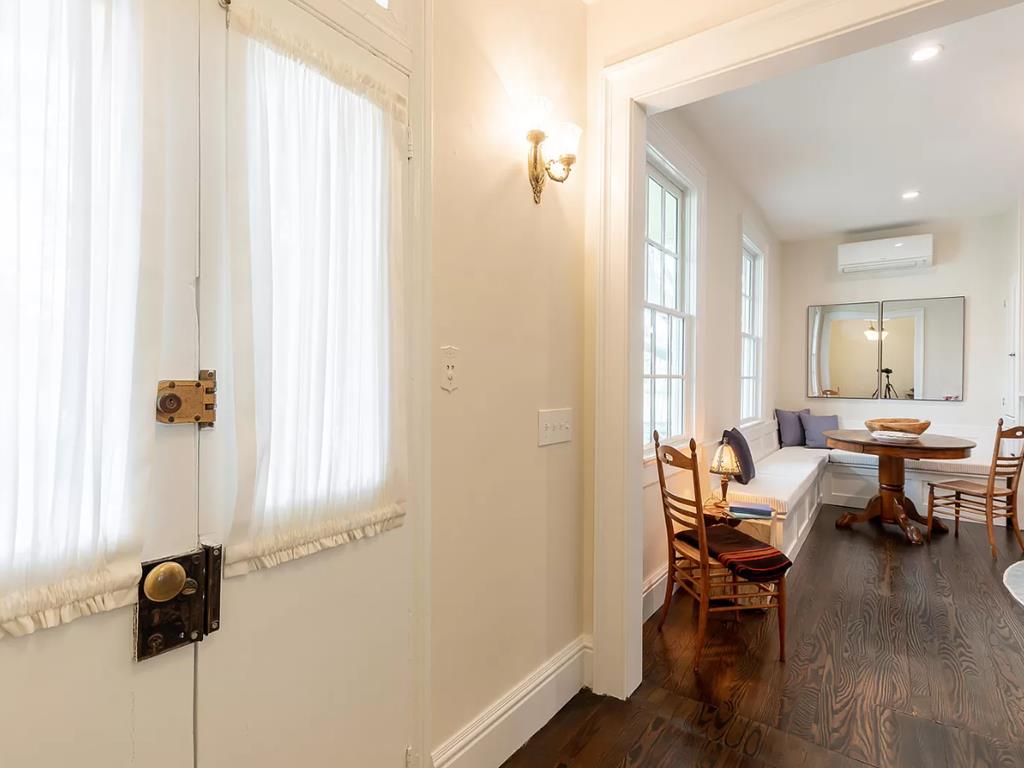 678 Washington Street | Photo 4