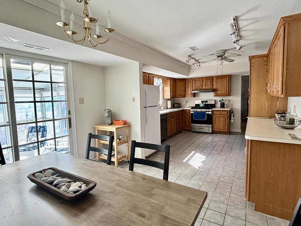 1042 Michigan | Photo 12