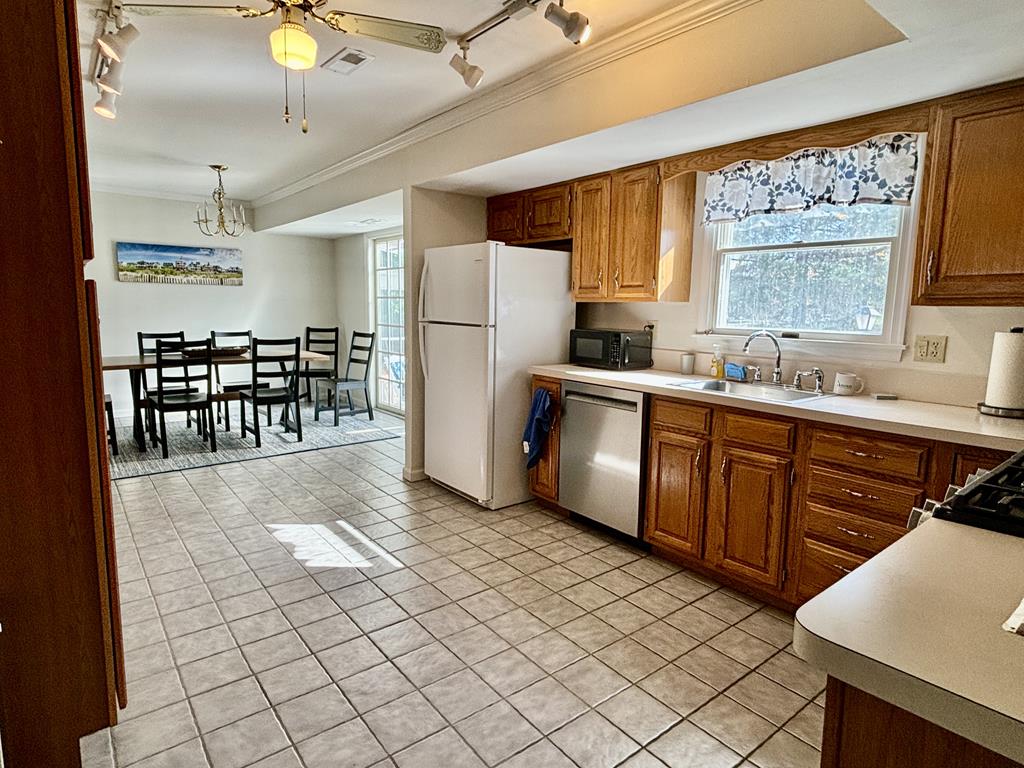 1042 Michigan | Photo 11