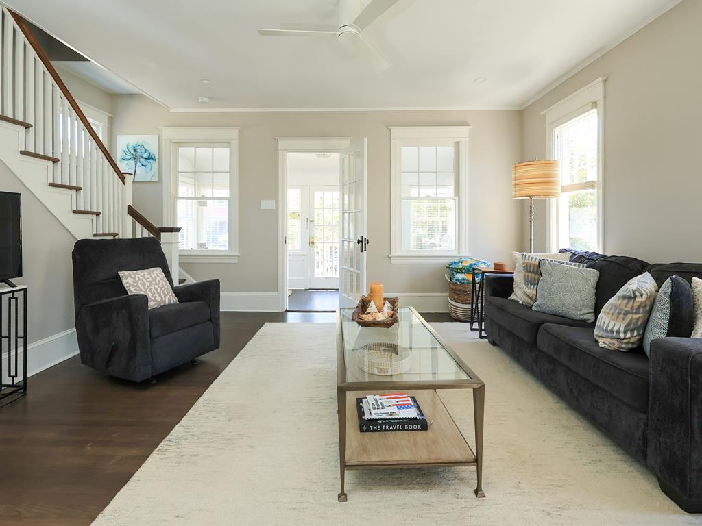 Bright & Airy Fernweh Cottage - Newly Remodeled! | Photo 6