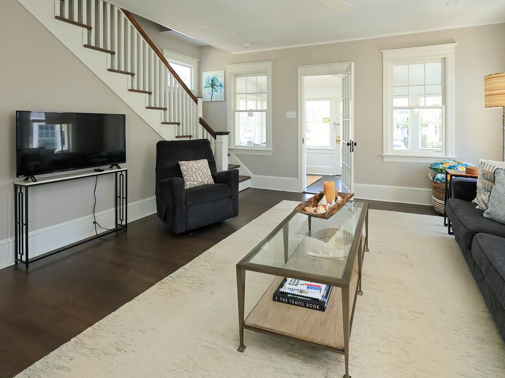 Bright & Airy Fernweh Cottage - Newly Remodeled! | Photo 8