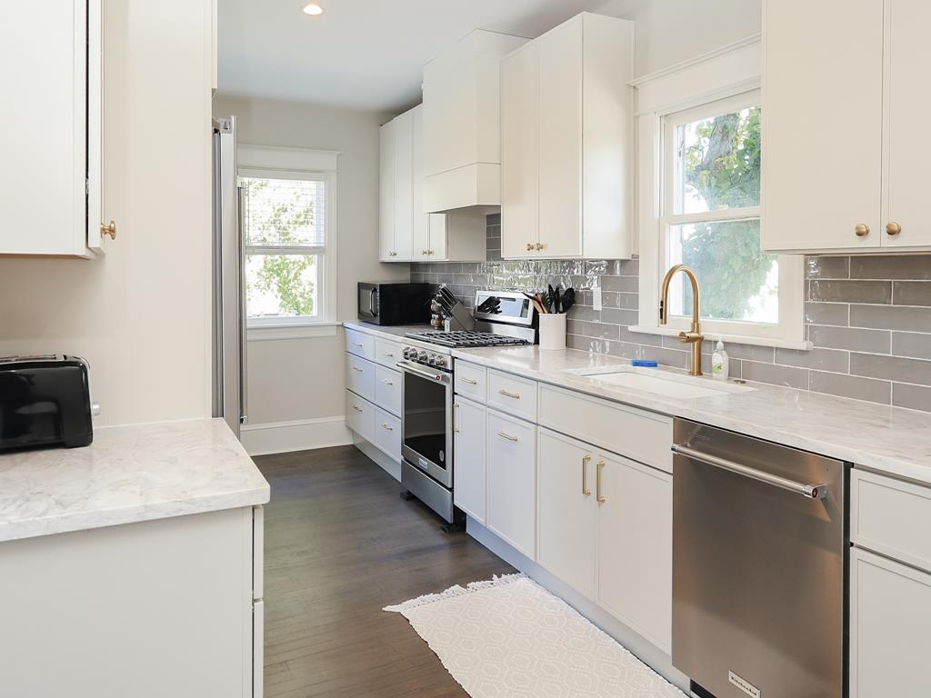 Bright & Airy Fernweh Cottage - Newly Remodeled! | Photo 11