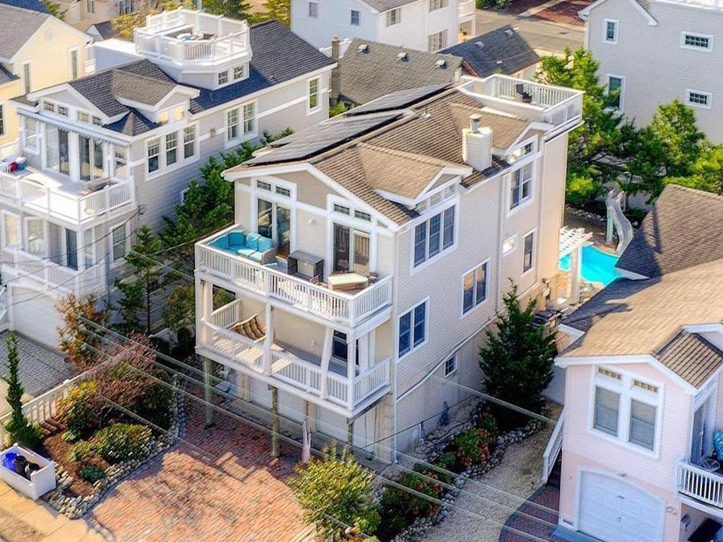 4 E. 23rd Street, Spray Beach