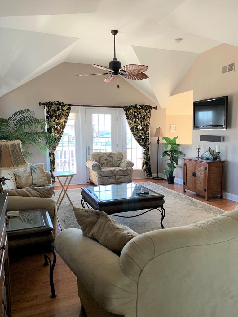 812 Bay Club Lane, Beach Haven (Bay Block)