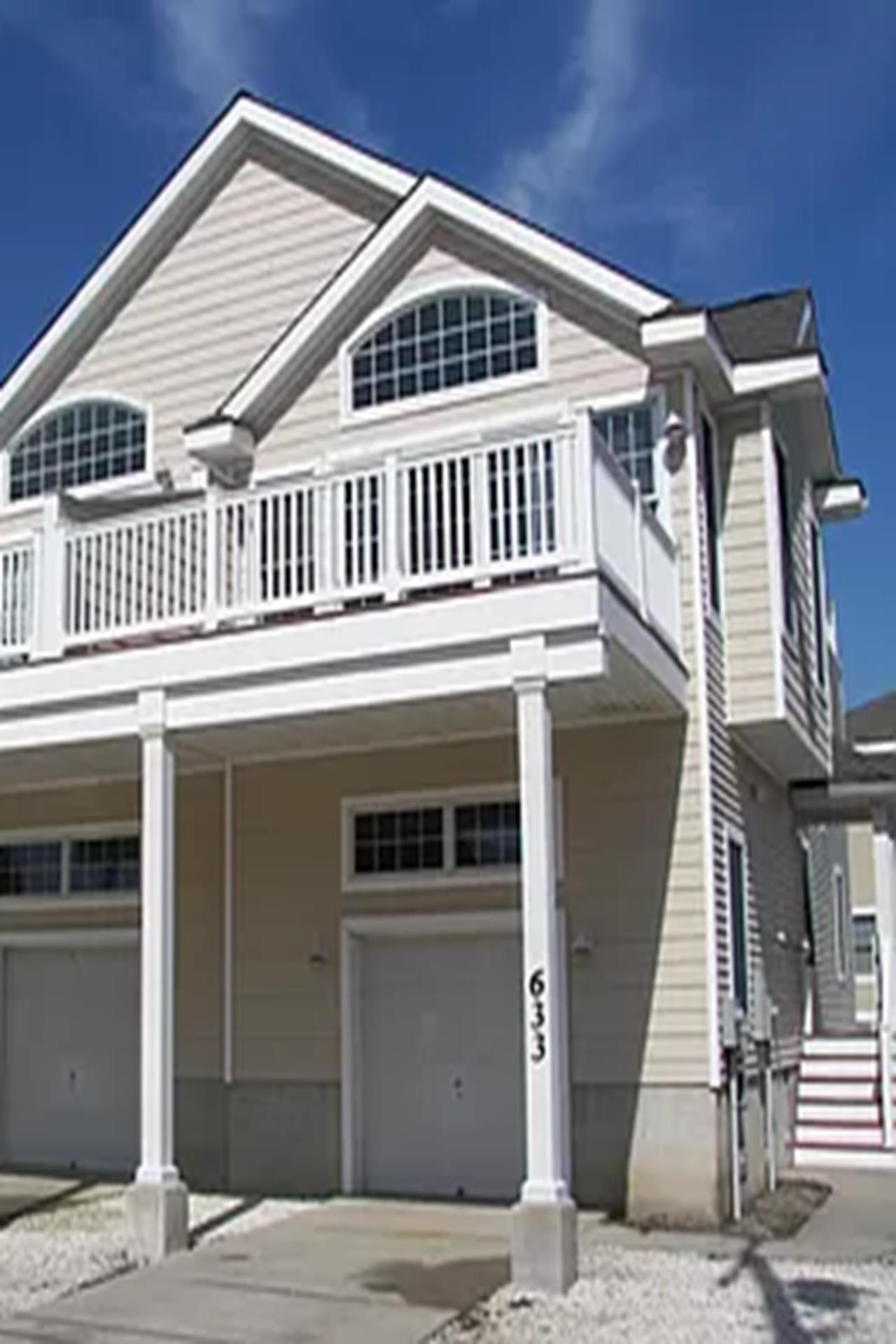 633 21st Street, Avalon (Center)