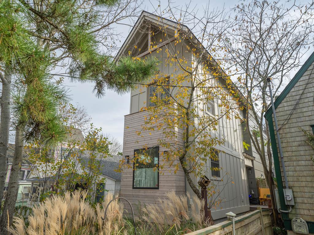 Modern Home at The Point | Photo 3