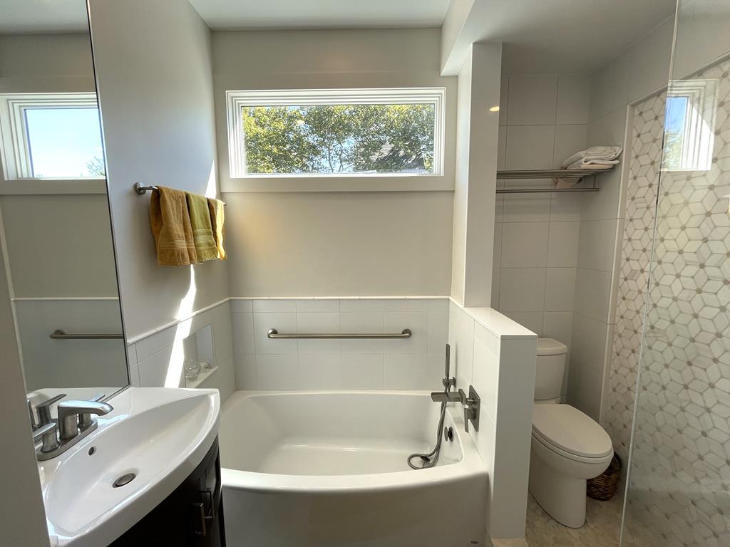 Modern Home at The Point | Photo 15