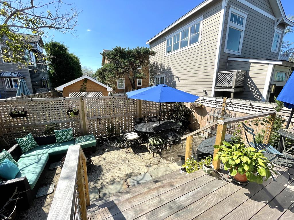 Modern Home at The Point | Photo 27