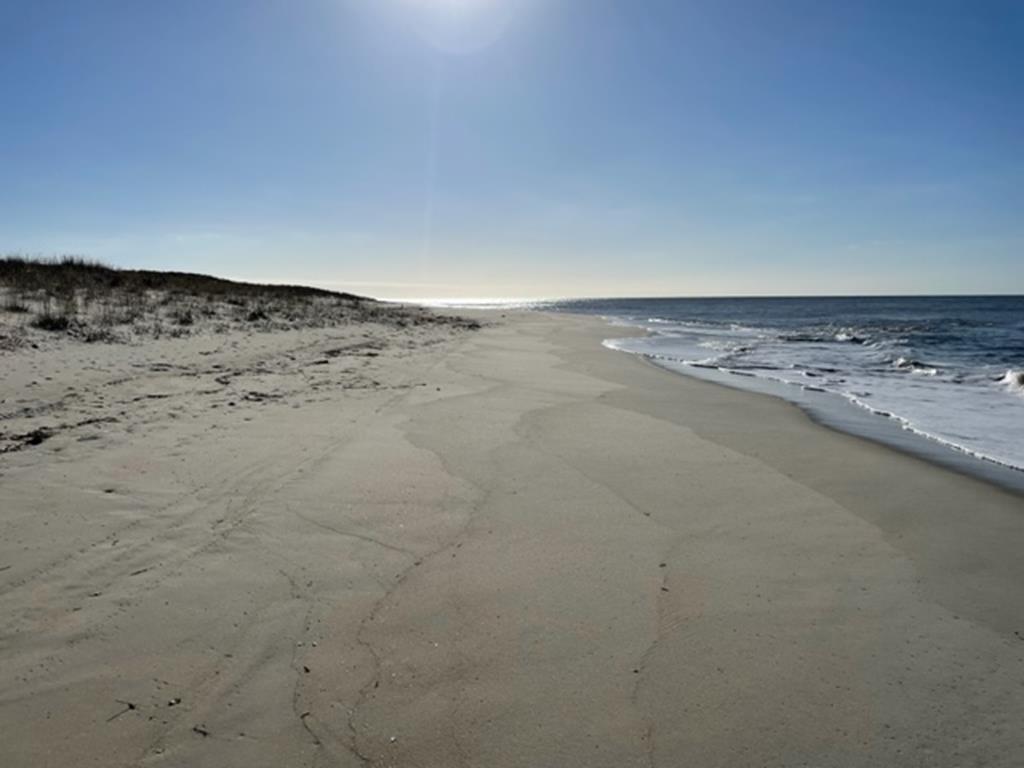 Modern Home at The Point | Photo 34