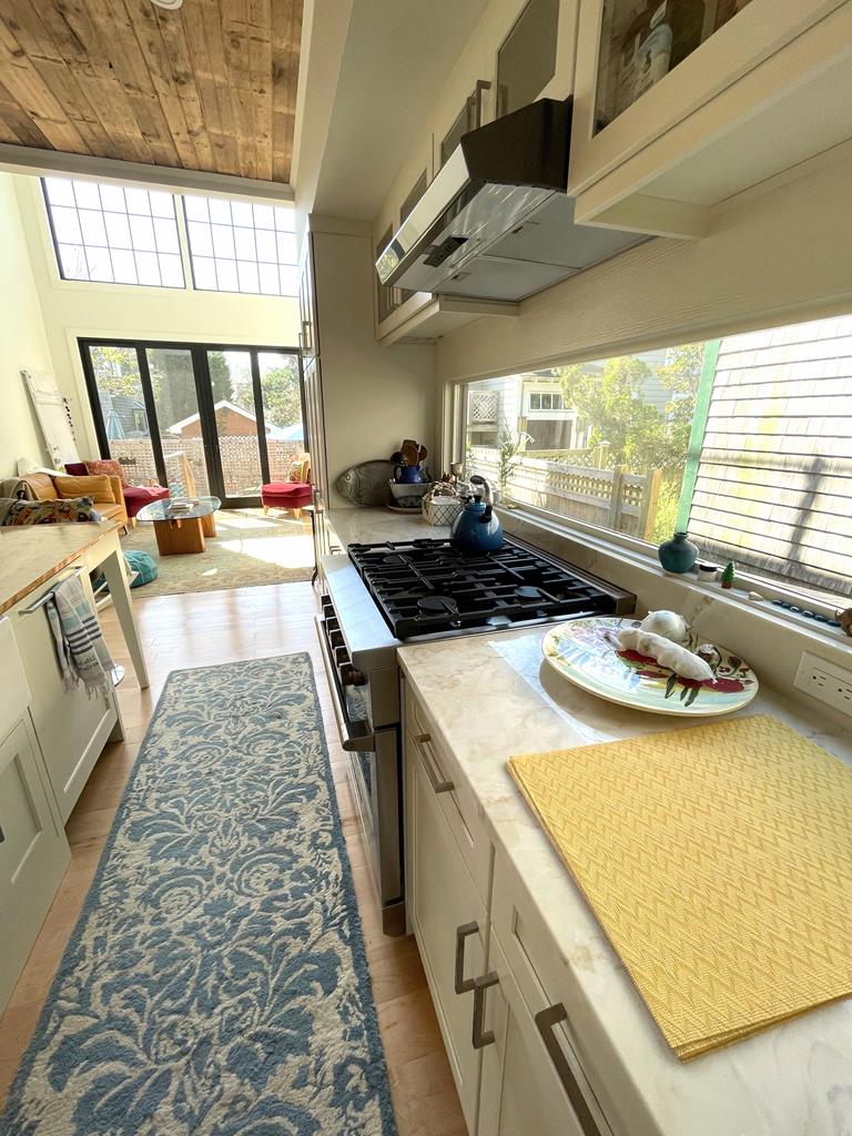 Modern Home at The Point | Photo 8