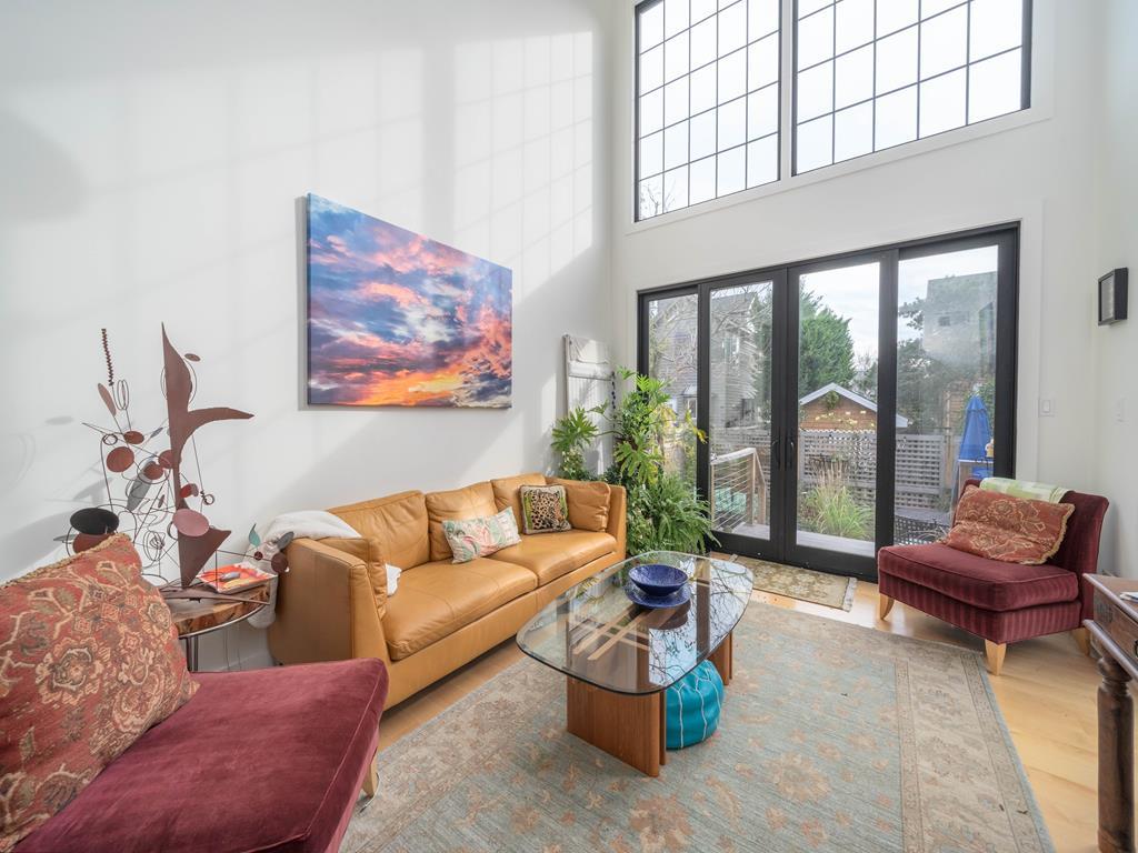 Modern Home at The Point | Photo 9