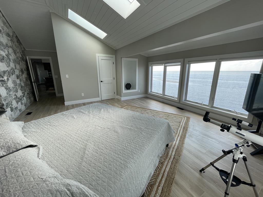 Bayfront, Bay Views, Bay-utiful! | Photo 7