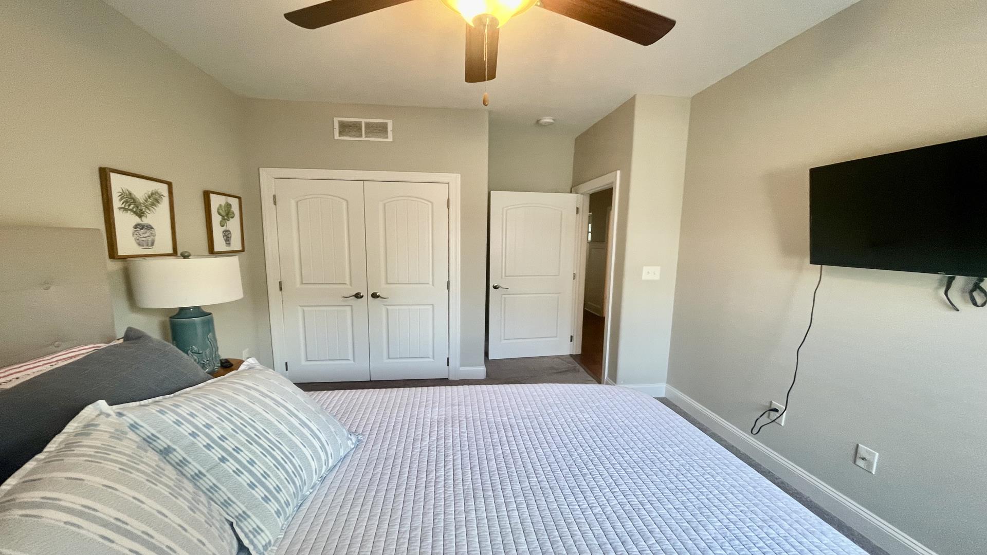 330 East Saint Paul Avenue, Wildwood Crest (Wildwood Crest Beach Side)